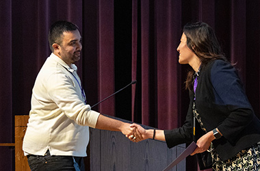 Syed Mohammad Adil Wafa accepts his award from Jackie Milhans, director, Research Computing and Data